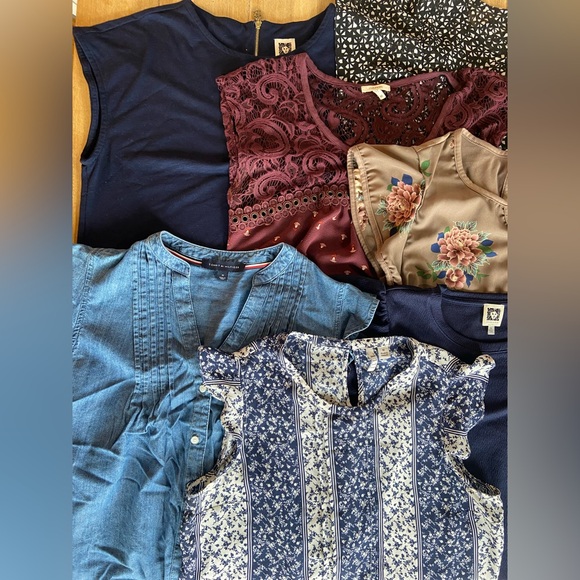 Size Medium (M) Short Sleeve/Sleeveless Bundle - Picture 2 of 3